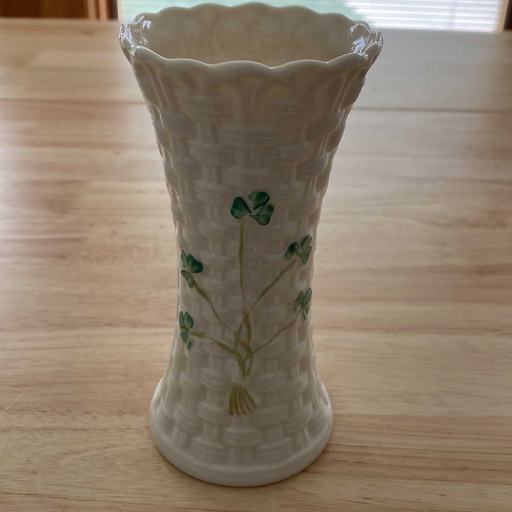 Vase Belleek perfect condition - Picture 2 of 4